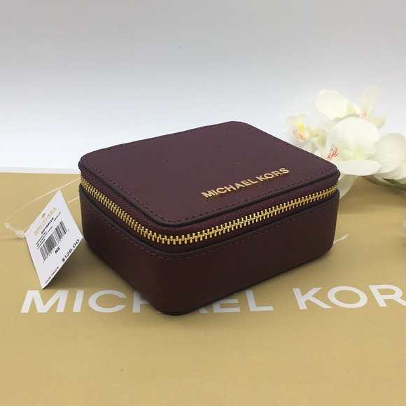 MICHAEL KORS GIFTABLES SM JEWELRY CASE MERLOT - Picture 2 of 8